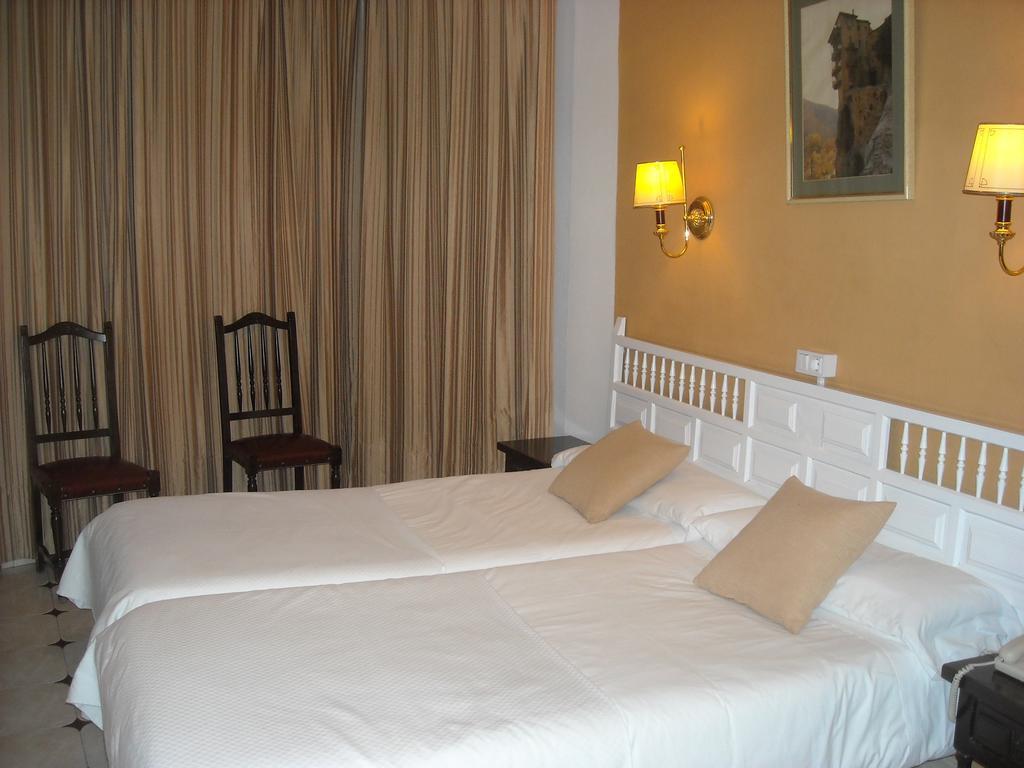 Hostal Residencia Avenida Куэнка Экстерьер фото