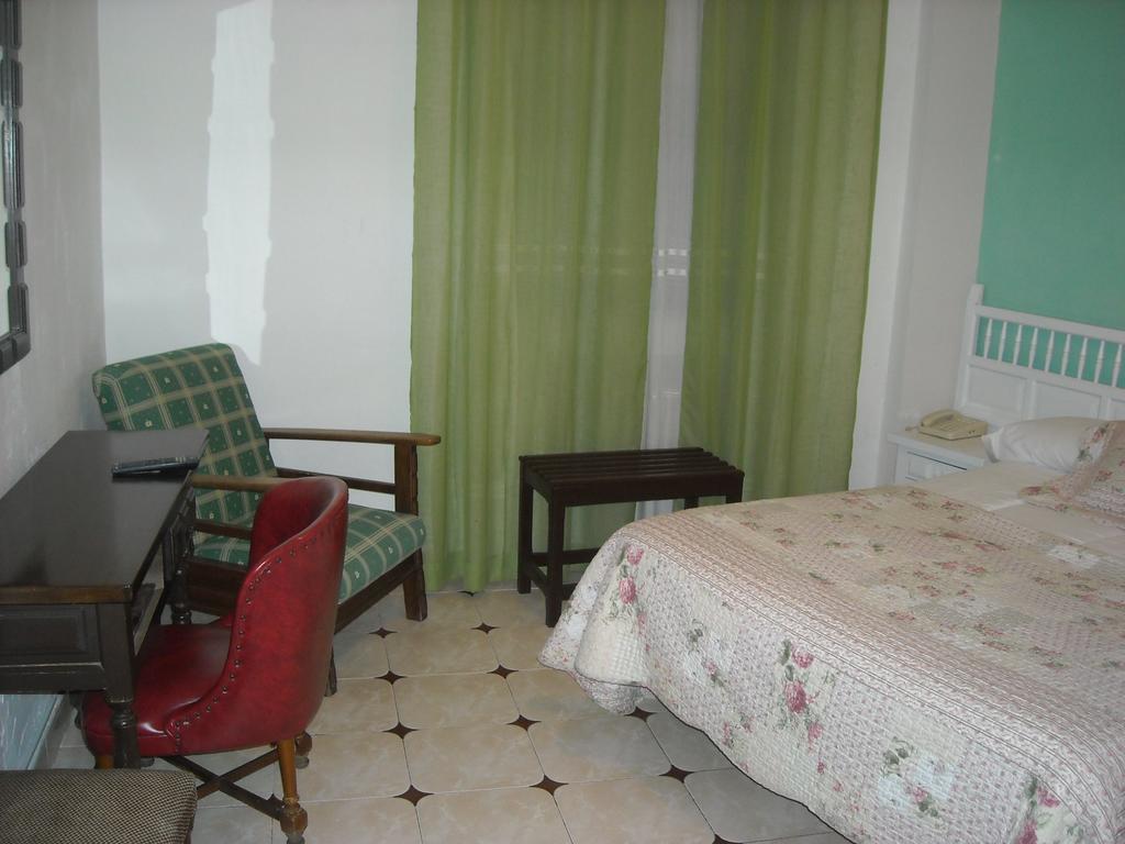 Hostal Residencia Avenida Куэнка Экстерьер фото