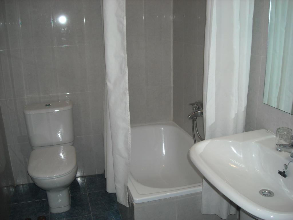 Hostal Residencia Avenida Куэнка Экстерьер фото