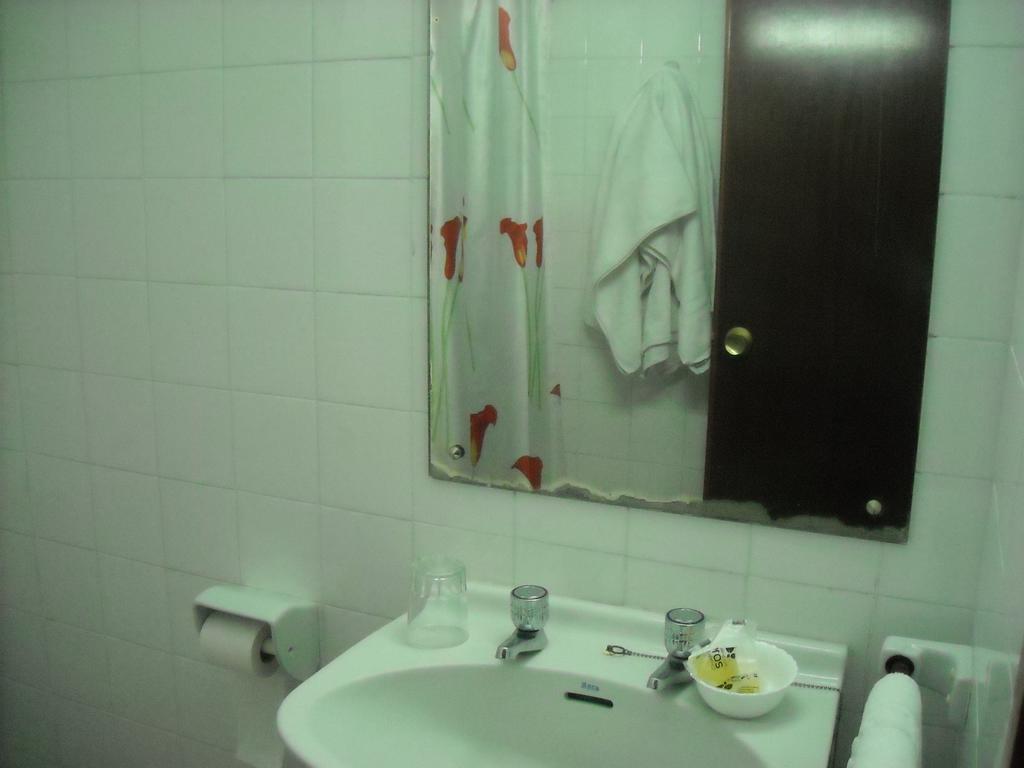 Hostal Residencia Avenida Куэнка Экстерьер фото