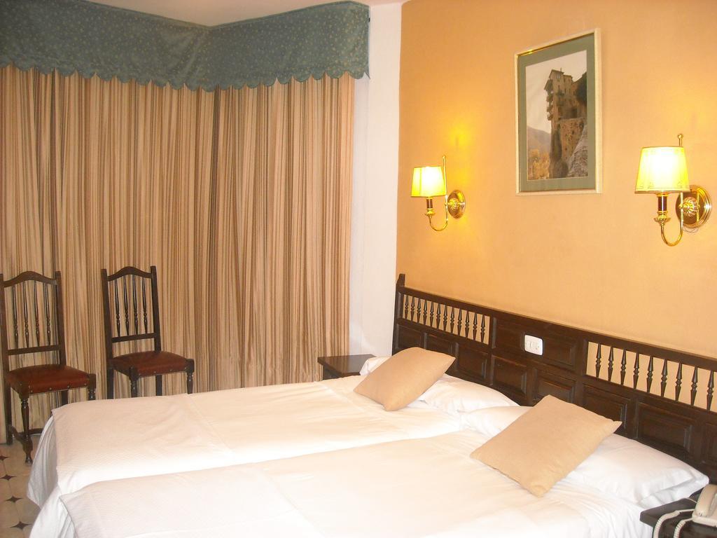 Hostal Residencia Avenida Куэнка Экстерьер фото