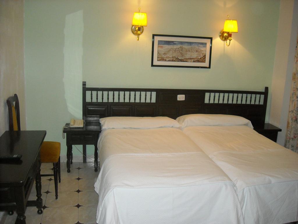 Hostal Residencia Avenida Куэнка Экстерьер фото