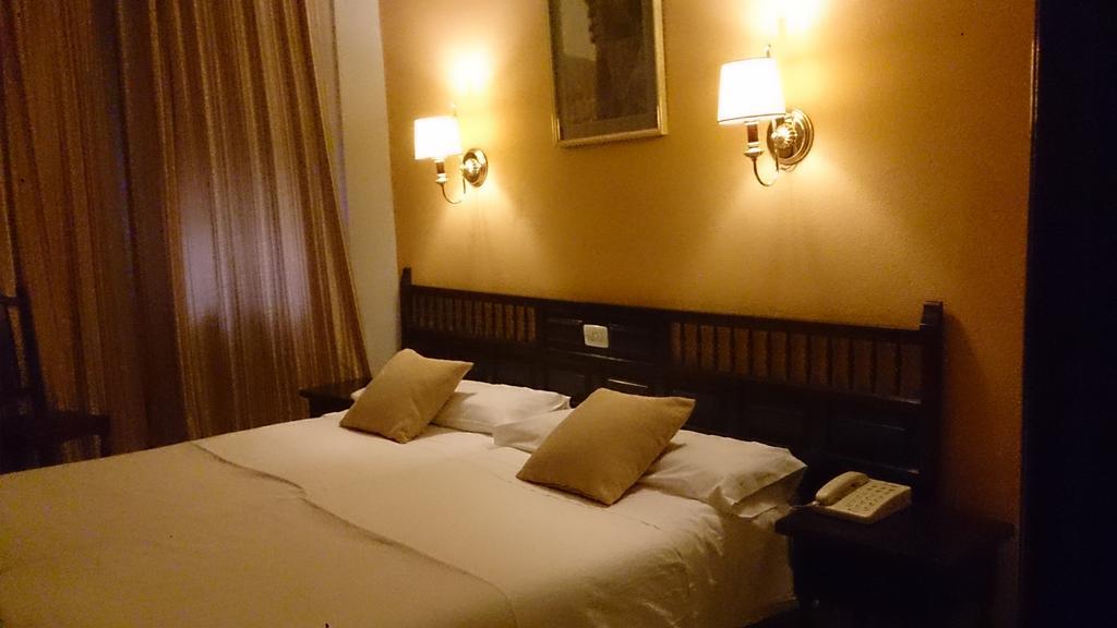 Hostal Residencia Avenida Куэнка Экстерьер фото