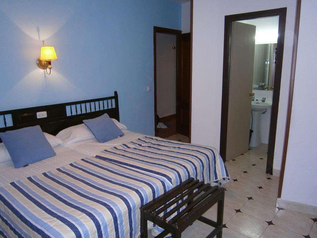 Hostal Residencia Avenida Куэнка Экстерьер фото