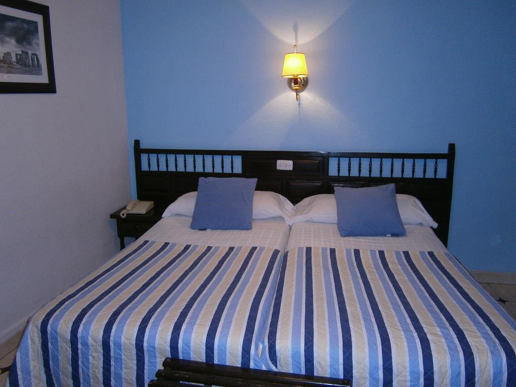 Hostal Residencia Avenida Куэнка Экстерьер фото