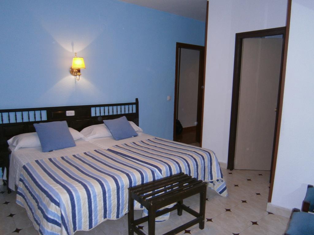 Hostal Residencia Avenida Куэнка Экстерьер фото