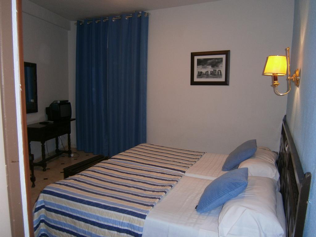 Hostal Residencia Avenida Куэнка Экстерьер фото