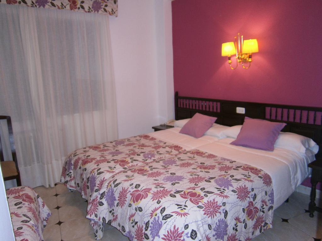 Hostal Residencia Avenida Куэнка Экстерьер фото