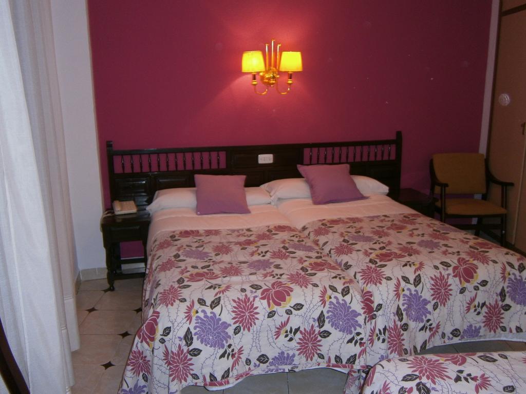 Hostal Residencia Avenida Куэнка Экстерьер фото