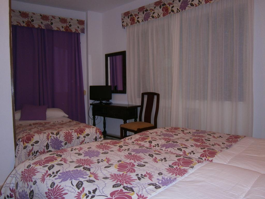 Hostal Residencia Avenida Куэнка Экстерьер фото