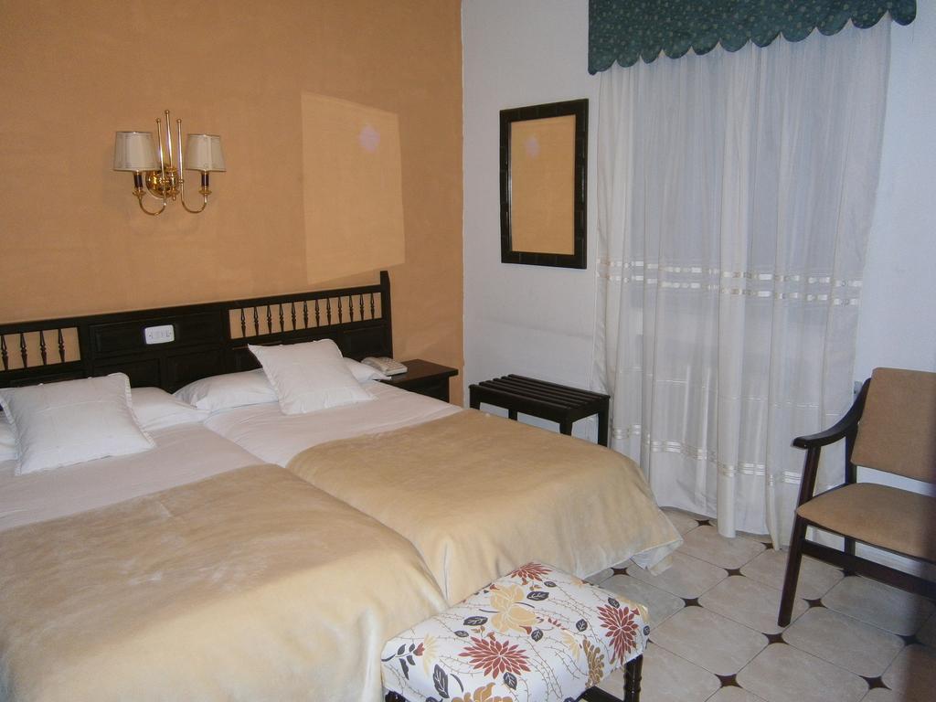 Hostal Residencia Avenida Куэнка Экстерьер фото