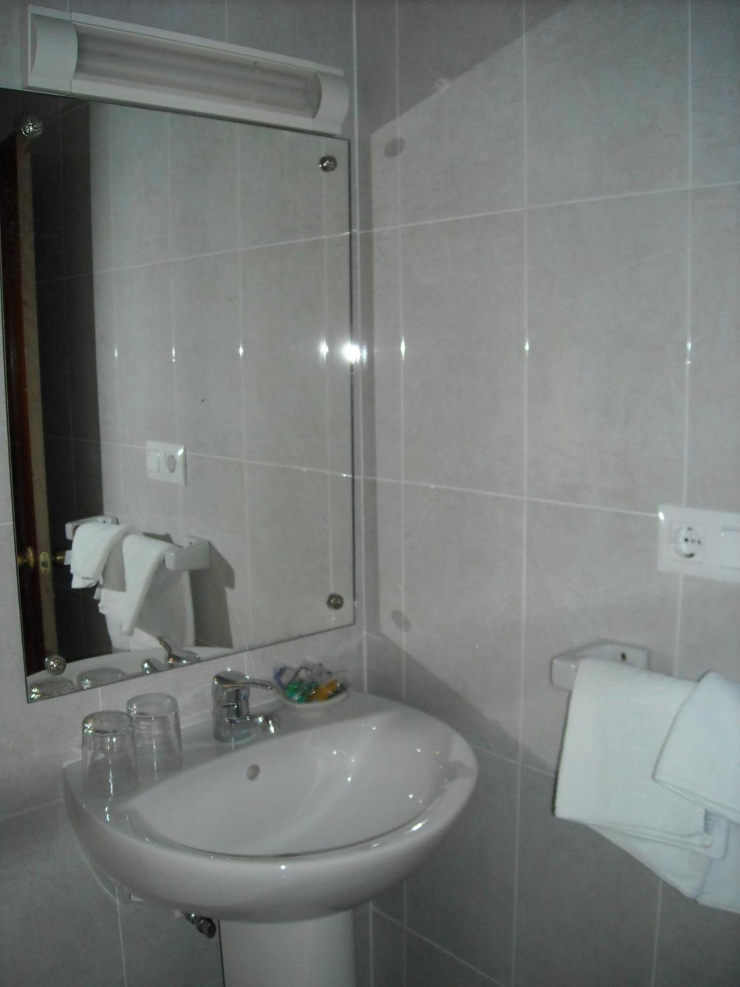 Hostal Residencia Avenida Куэнка Экстерьер фото