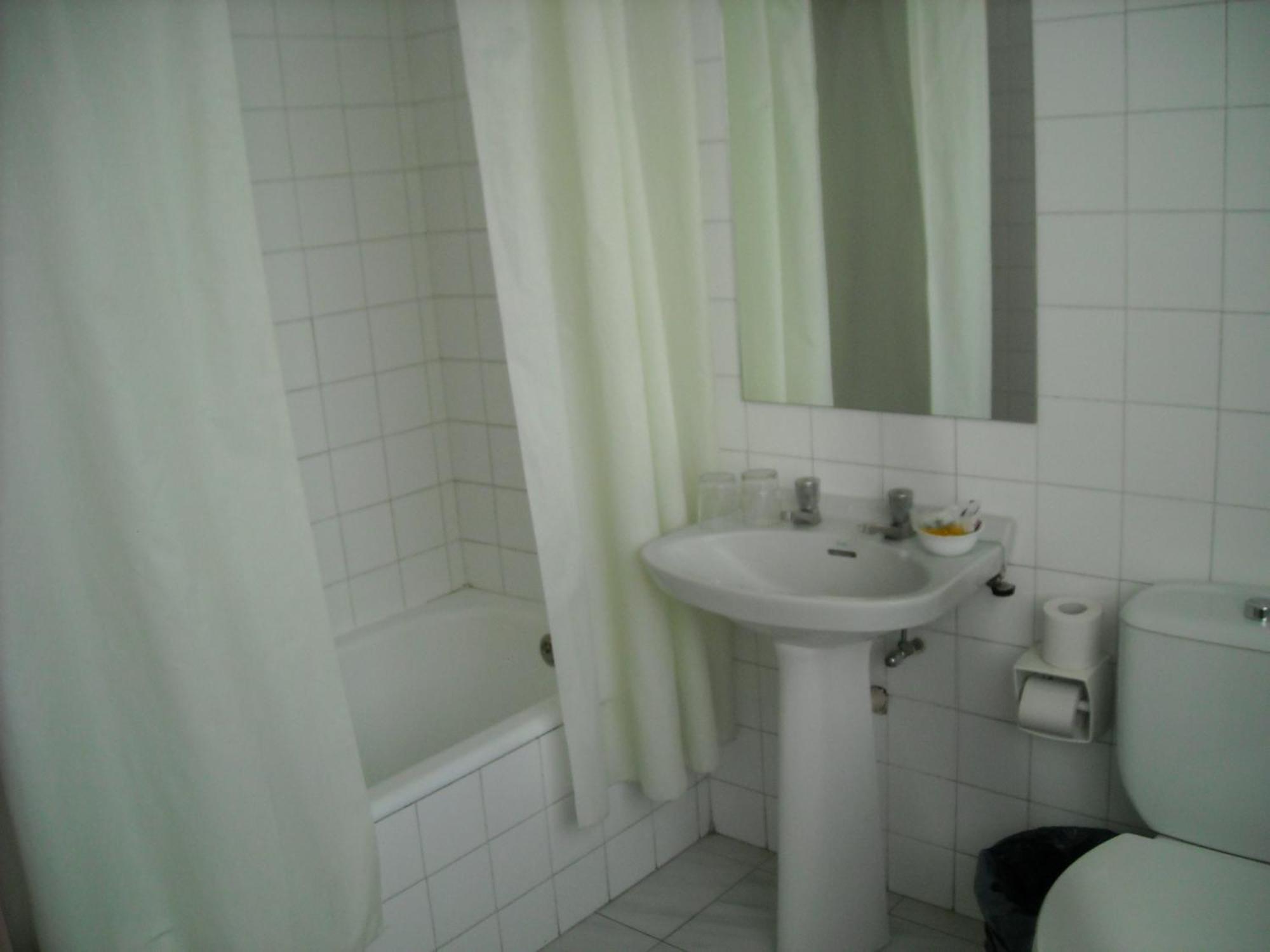 Hostal Residencia Avenida Куэнка Экстерьер фото